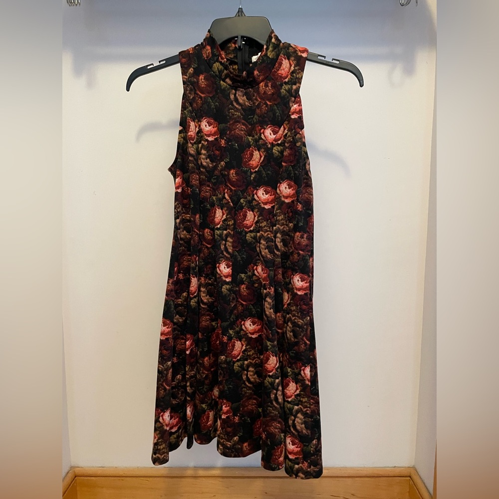 Sleeveless High Collar Knee High Dress